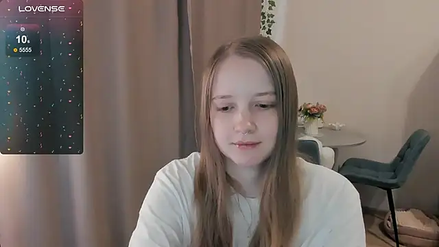 Snapshot of Alyaley chatting on 06.20.26 Alyaley online show from 06.20.26