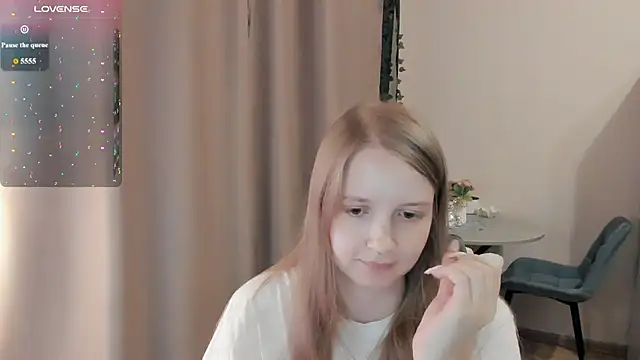Snapshot of Alyaley chatting on 07.13.26 Alyaley online show from 07.13.26