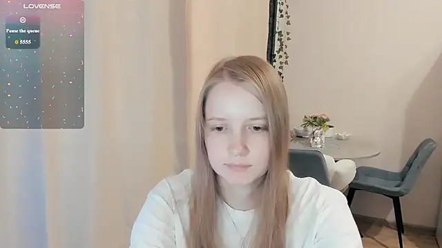 Snapshot of Alyaley chatting on 07.28.26 Alyaley online show from 07.28.26