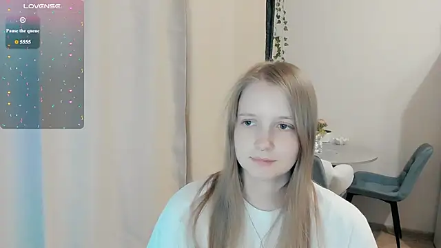 Snapshot of Alyaley chatting on 07.28.26 Alyaley online show from 07.28.26