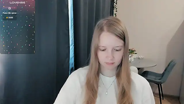 Snapshot of Alyaley chatting on 08.04.26 Alyaley online show from 08.04.26