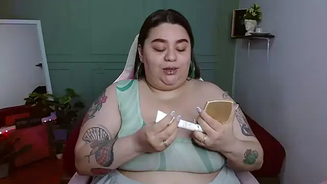 Snapshot of tiffany_laurens chatting on 12.28.24 tiffany laurens online show from 12.28.24