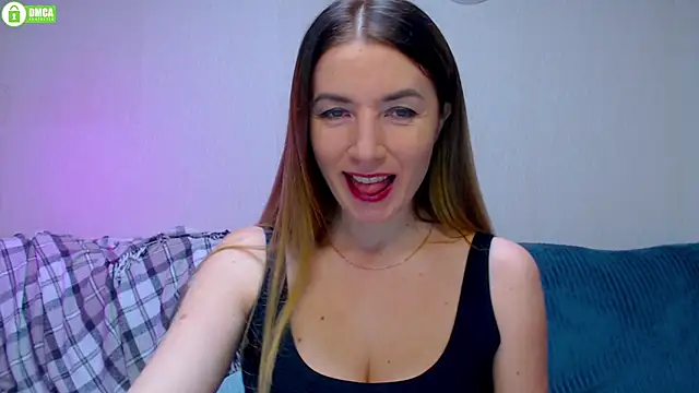 Snapshot of Sweet___Amelia chatting on 10.10.25 Sweet Amelia online show from 10.10.25