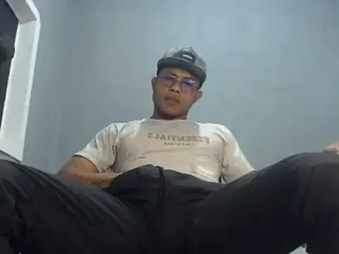 Snapshot of grandominantex1 chatting on 12.23.24 grandominantex1 online show from 12.23.24