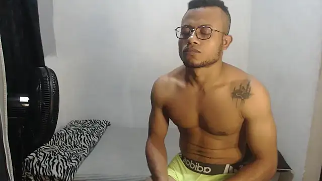 Snapshot of grandominantex1 chatting on 12.02.25 grandominantex1 online show from 12.02.25