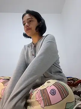 Snapshot of littlemelii chatting on 11.21.25 littlemelii online show from 11.21.25