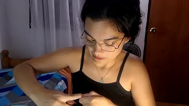 Snapshot of littlemelii chatting on 07.17.26 littlemelii online show from 07.17.26