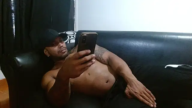 Snapshot of manolofitt chatting on 07.15.26 manolofitt online show from 07.15.26