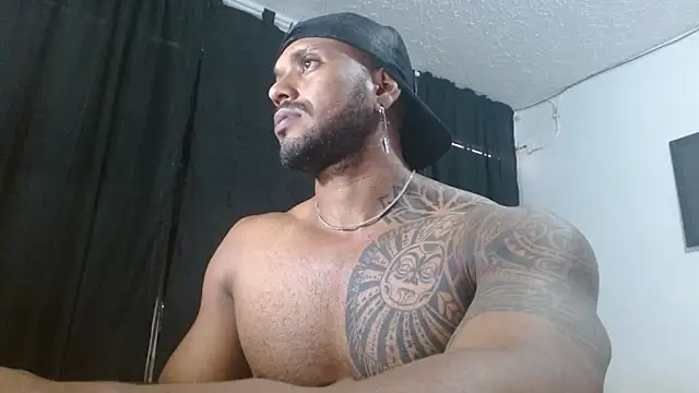 Snapshot of manolofitt chatting on 07.19.26 manolofitt online show from 07.19.26