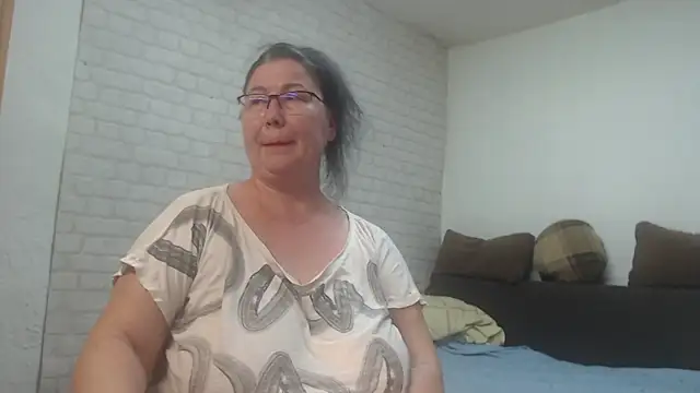 EmmaSquirt online show from 02.16.26