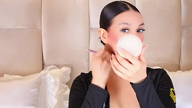 KiraKayleigh1 online show from 04.30.26