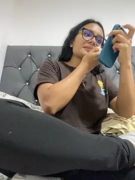 Riana Kean online show from 05.04.26