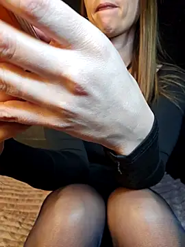 Snapshot of Lib_ertine32 chatting on 02.12.26 Lib ertine32 online show from 02.12.26