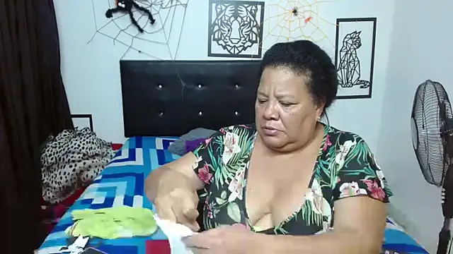 Shanttal0272 online show from 10.31.25