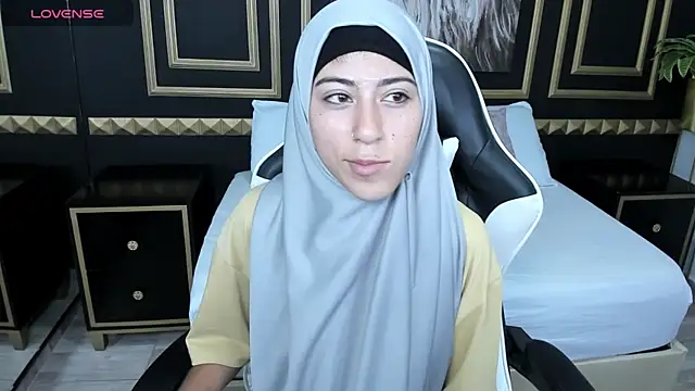 Snapshot of chaymae_nah_ chatting on 12.17.24 chaymae nah online show from 12.17.24