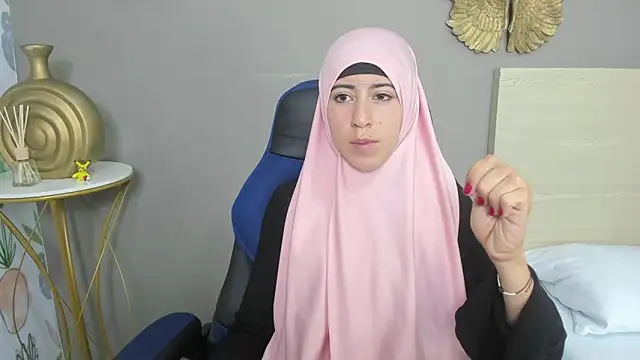 Snapshot of chaymae_nah_ chatting on 12.20.24 chaymae nah online show from 12.20.24