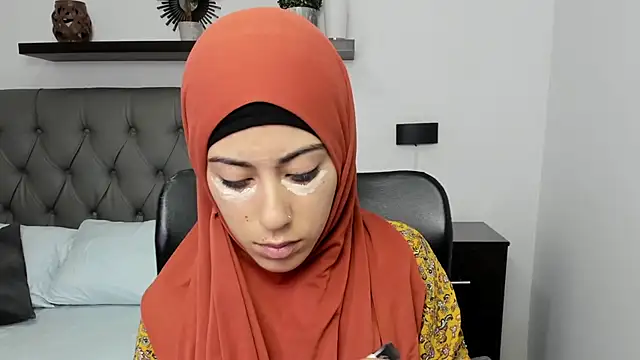 Snapshot of chaymae_nah_ chatting on 12.24.24 chaymae nah online show from 12.24.24