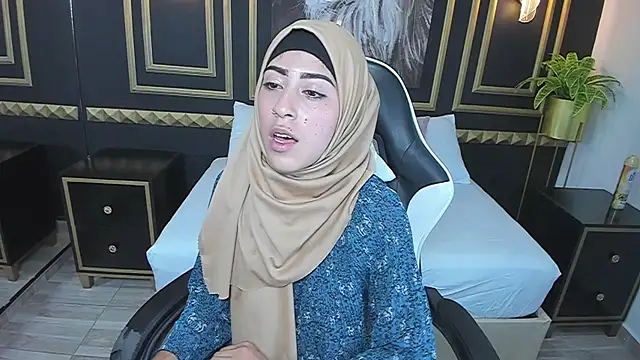 Snapshot of chaymae_nah_ chatting on 01.04.25 chaymae nah online show from 01.04.25