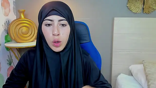 Snapshot of chaymae_nah_ chatting on 01.12.25 chaymae nah online show from 01.12.25