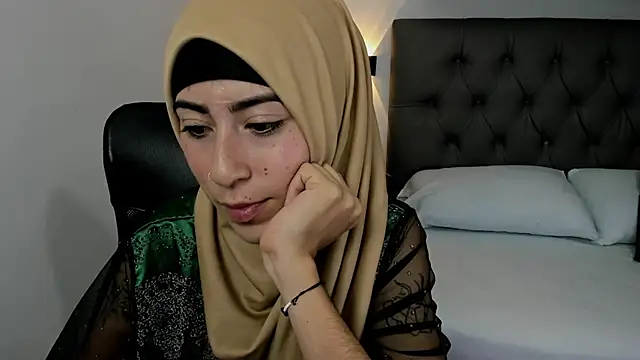 Snapshot of chaymae_nah_ chatting on 01.17.25 chaymae nah online show from 01.17.25