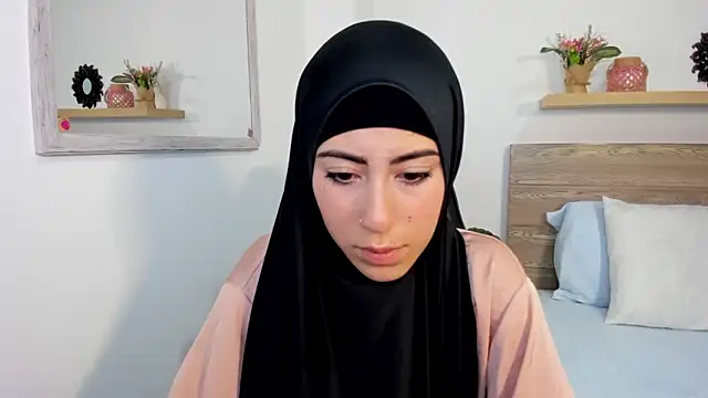 Snapshot of chaymae_nah_ chatting on 01.18.25 chaymae nah online show from 01.18.25