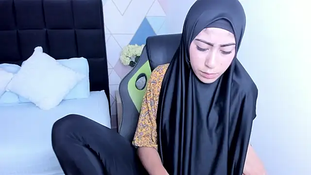 Snapshot of chaymae_nah_ chatting on 01.23.25 chaymae nah online show from 01.23.25