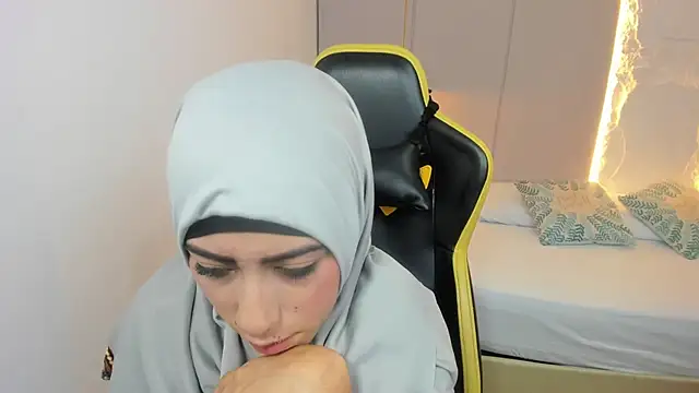 Snapshot of chaymae_nah_ chatting on 01.24.25 chaymae nah online show from 01.24.25