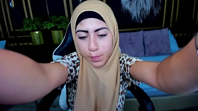 Snapshot of chaymae_nah_ chatting on 01.25.25 chaymae nah online show from 01.25.25