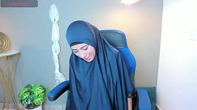 Snapshot of chaymae_nah_ chatting on 02.05.25 chaymae nah online show from 02.05.25