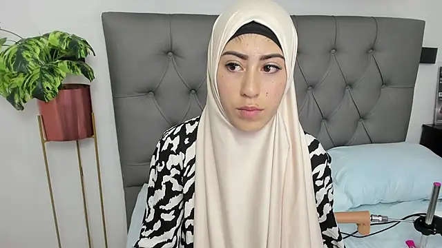 Snapshot of chaymae_nah_ chatting on 02.10.25 chaymae nah online show from 02.10.25