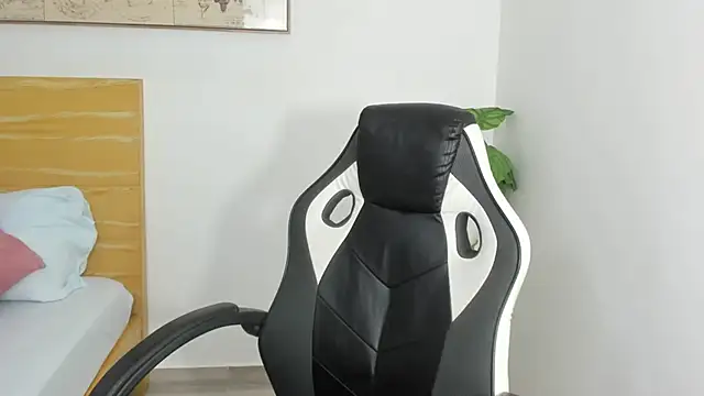 Snapshot of chaymae_nah_ chatting on 02.11.25 chaymae nah online show from 02.11.25