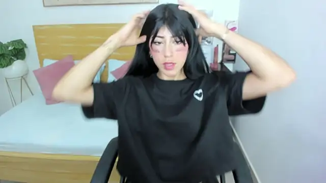 Snapshot of chaymae_nah_ chatting on 02.22.25 chaymae nah online show from 02.22.25