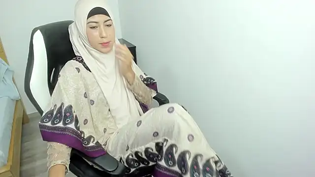 Snapshot of chaymae_nah_ chatting on 03.10.25 chaymae nah online show from 03.10.25