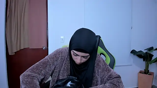 Snapshot of chaymae_nah_ chatting on 03.10.25 chaymae nah online show from 03.10.25