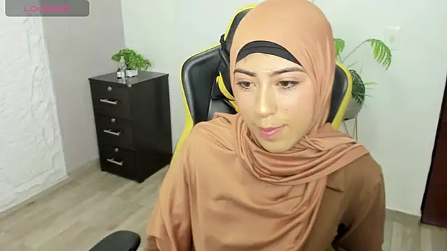 Snapshot of chaymae_nah_ chatting on 03.11.25 chaymae nah online show from 03.11.25