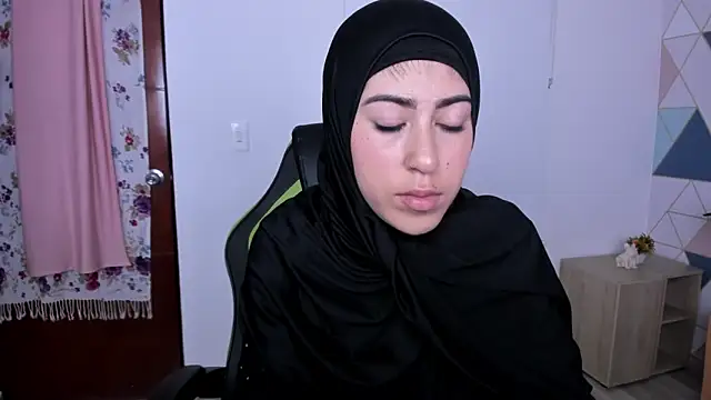 Snapshot of chaymae_nah_ chatting on 03.17.25 chaymae nah online show from 03.17.25