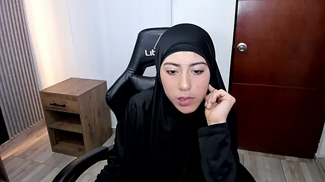 Snapshot of chaymae_nah_ chatting on 03.18.25 chaymae nah online show from 03.18.25