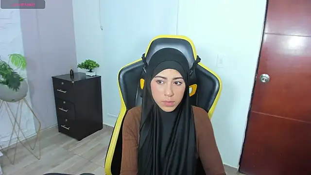 Snapshot of chaymae_nah_ chatting on 03.19.25 chaymae nah online show from 03.19.25