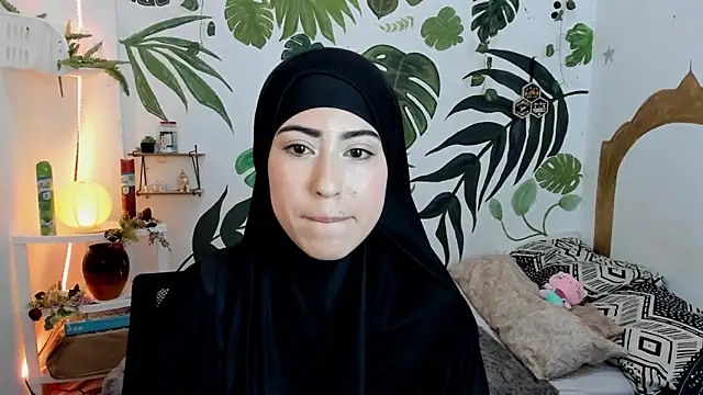 Snapshot of chaymae_nah_ chatting on 10.10.25 chaymae nah online show from 10.10.25