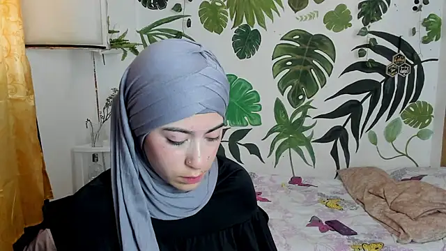 Snapshot of chaymae_nah_ chatting on 10.21.25 chaymae nah online show from 10.21.25