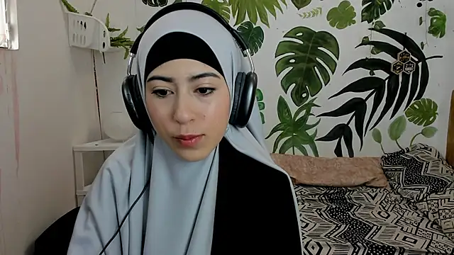 Snapshot of chaymae_nah_ chatting on 10.27.25 chaymae nah online show from 10.27.25