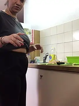 Snapshot of rafamarianoofc chatting on 02.22.25 rafamarianoofc online show from 02.22.25