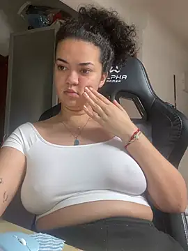 Snapshot of rafamarianoofc chatting on 03.18.25 rafamarianoofc online show from 03.18.25