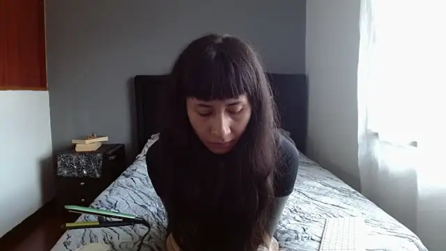 Snapshot of Emilia_1995 chatting on 06.17.26 Emilia 1995 online show from 06.17.26