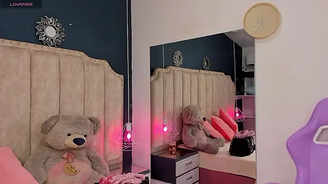 Snapshot of IsabellaBromsS chatting on 12.08.24 IsabellaBromsS online show from 12.08.24