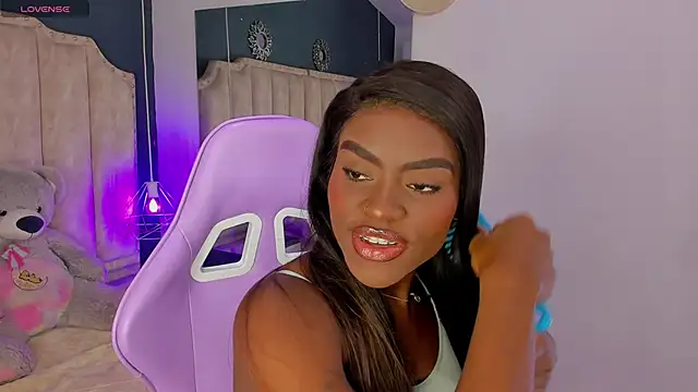 Snapshot of IsabellaBromsS chatting on 01.20.25 IsabellaBromsS online show from 01.20.25