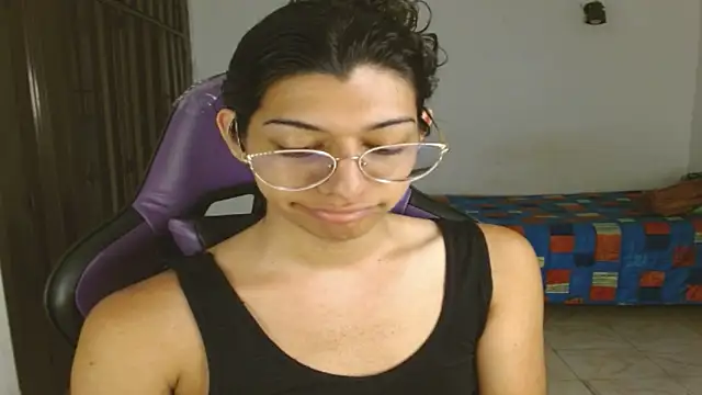 engielphoenis14 online show from 10.23.25