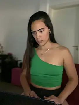 Snapshot of alessandra-a chatting on 01.02.25 alessandra-a online show from 01.02.25