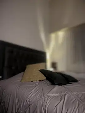 Snapshot of alessandra-a chatting on 10.01.25 alessandra-a online show from 10.01.25