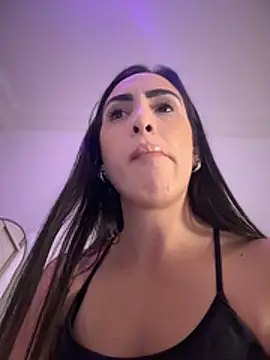 Snapshot of alessandra-a chatting on 11.20.25 alessandra-a online show from 11.20.25